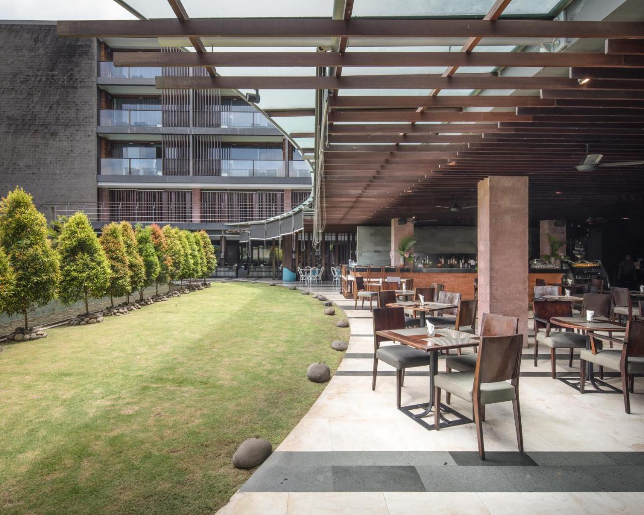 Suites By Watermark Hotel And Spa Jimbaran Exteriör bild